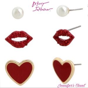 Betsey Jhonson Pavé Lips Heart & Pearl Stud Earrings 
Set (3)